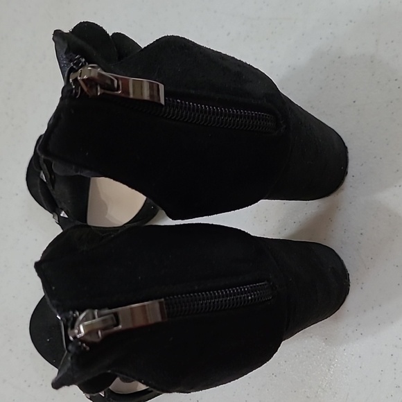 💥3for$12💥 Steve Harvey Celebrity Edition black suede ankle strap heels size 9 - Picture 5 of 10